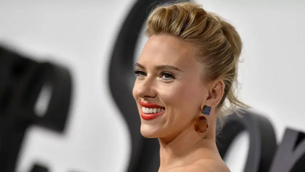 Apple TV + s'offre Scarlett Johansson et -peut-être-James Bond