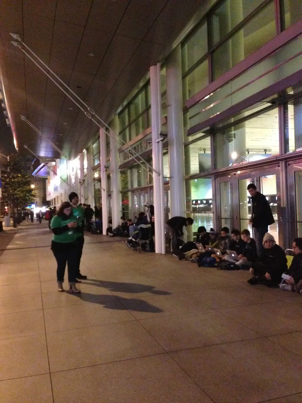 WWDC :  en direct du Moscone Center, voici quelques photos des plus courageux !