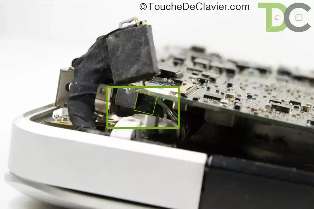 Comment remplacer le clavier d’un MacBook Pro Unibody 13″ ?