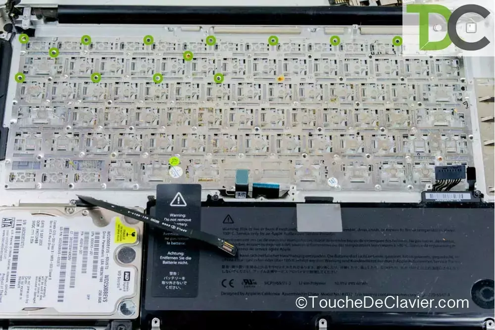 Comment remplacer le clavier d’un MacBook Pro Unibody 13″ ?