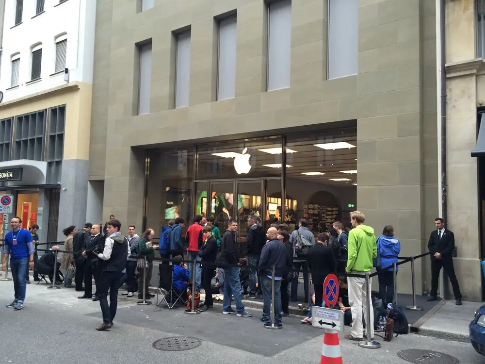 Suisse : quelques photos de l'ouverture de l'Apple Store de Bâle