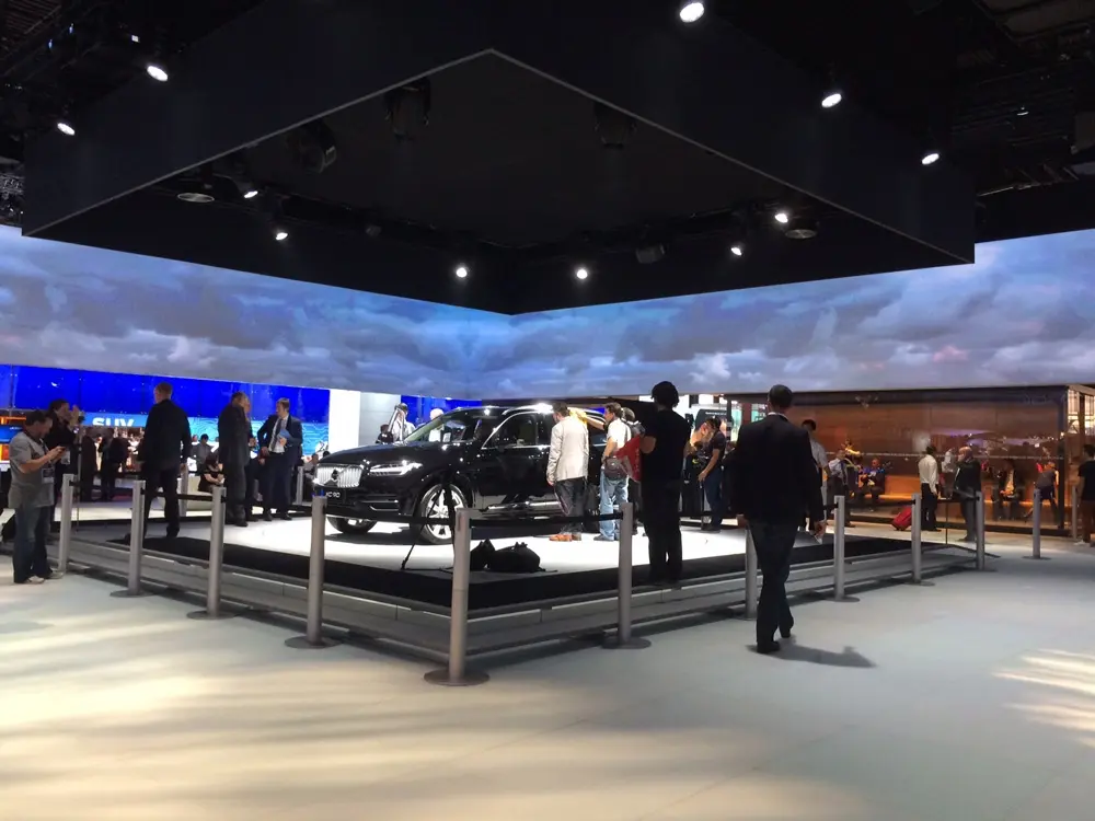 En direct du Mondial chez Volvo : CarPlay aura du retard sur le XC90 ! (et une visite en Oculus)