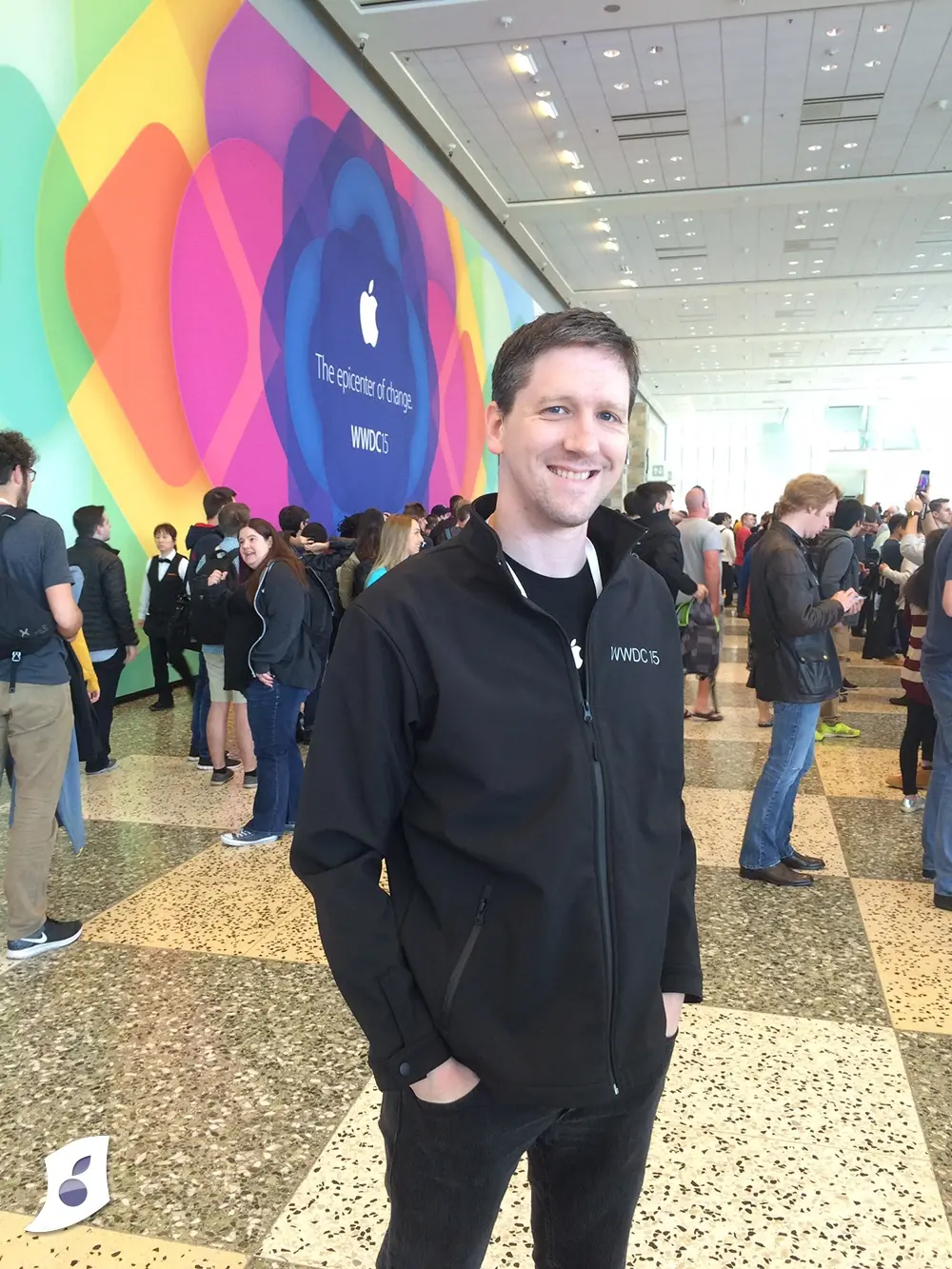 #WWDC en direct : un polo en Swift, des badges et des affiches dans toute la rue !