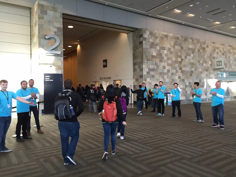 #WWDC : les développeurs rentrent dans le bâtiment ! (photos)