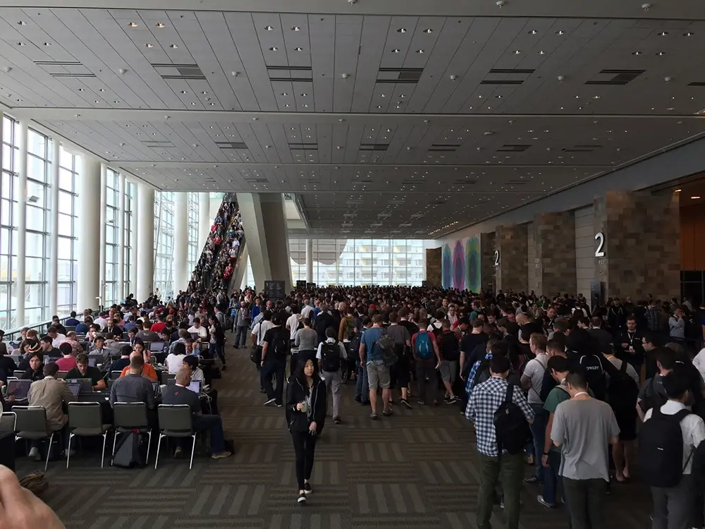 #WWDC en images : le t-shirt officiel "dub dub", des goodies et beaucoup de monde !