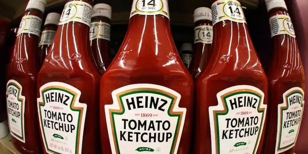 Insolite : quand des bouteilles de ketchup invitent à visionner du porno