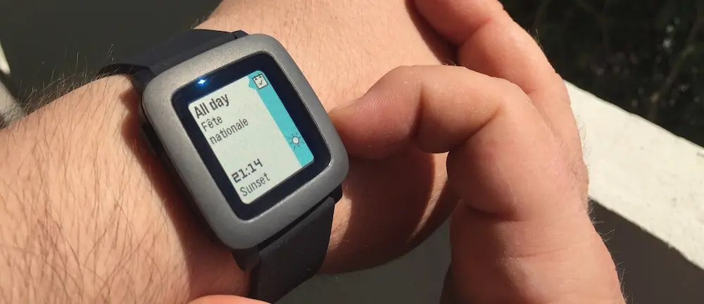 Pebble Time vs Apple Watch : la montre ultime des geeks peut-elle rivaliser ?