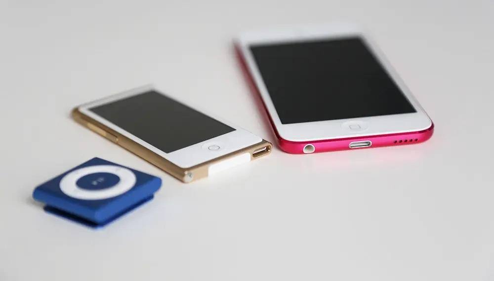 Les nouvelles couleurs des iPod 2015 en photos ! (featuring Laura)