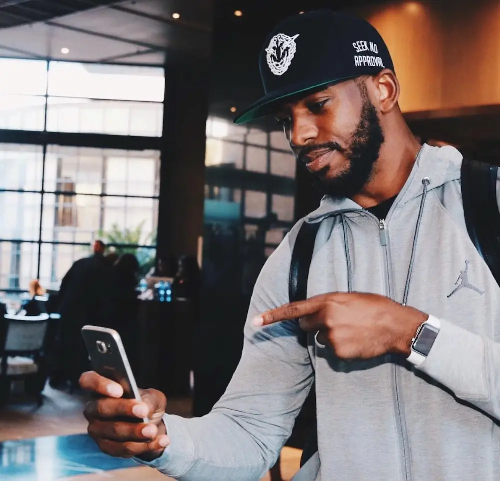 Quand un joueur des Clippers s'affiche avec une Apple Watch... et un smartphone Samsung !