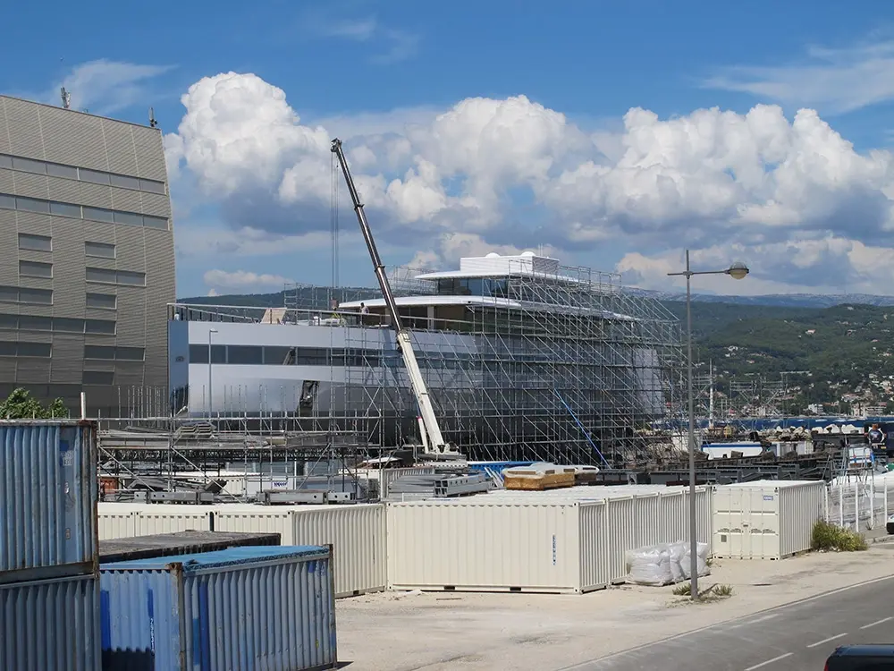 Venus, le yacht de Steve Jobs, est sorti de l'eau à la Ciotat (photo)