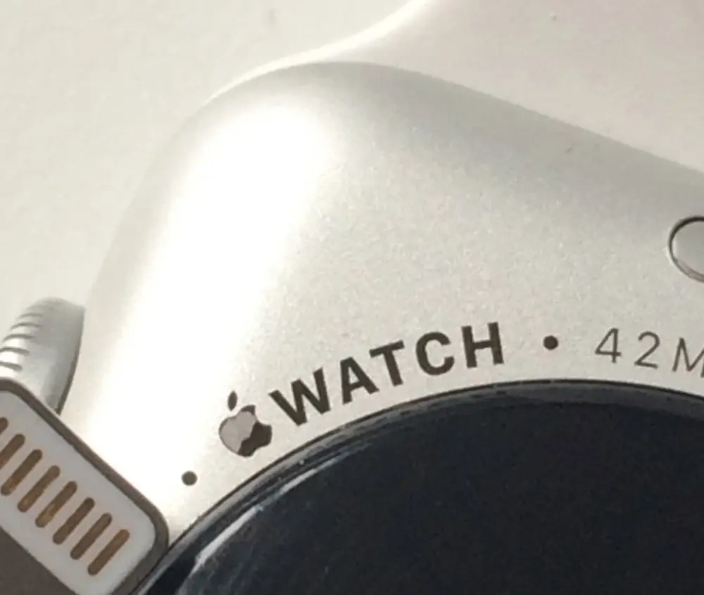 Les Apple Watch Sport argentées perdent aussi leur Pomme (photo)