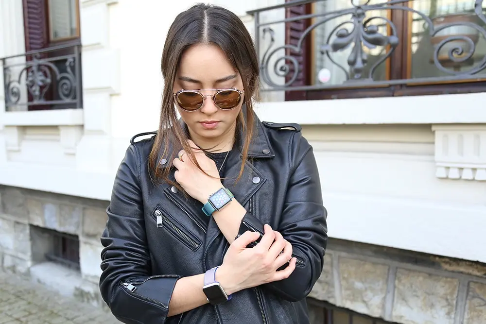 Apple Watch : nos photos des bracelets en Nylon tissé Rose et Bleu Azur (feat. Romina)