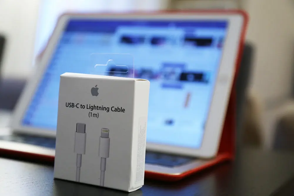 Le chargeur de 29W + lightning vers USB C, 90€ d'accessoires indispensables à l'iPad Pro