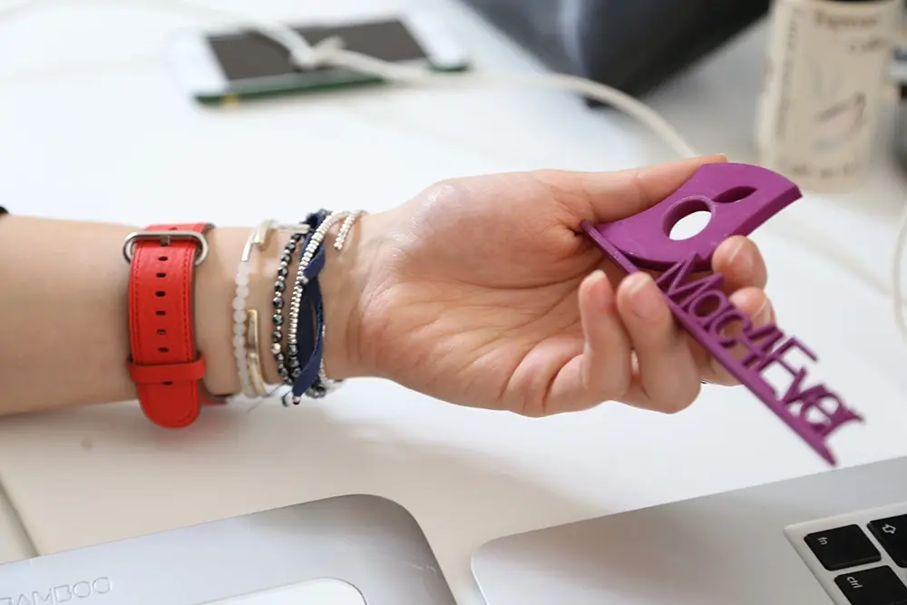 Apple Watch : des photos des bracelets boucle classique rouge et Nylon tissé Or/Rouge