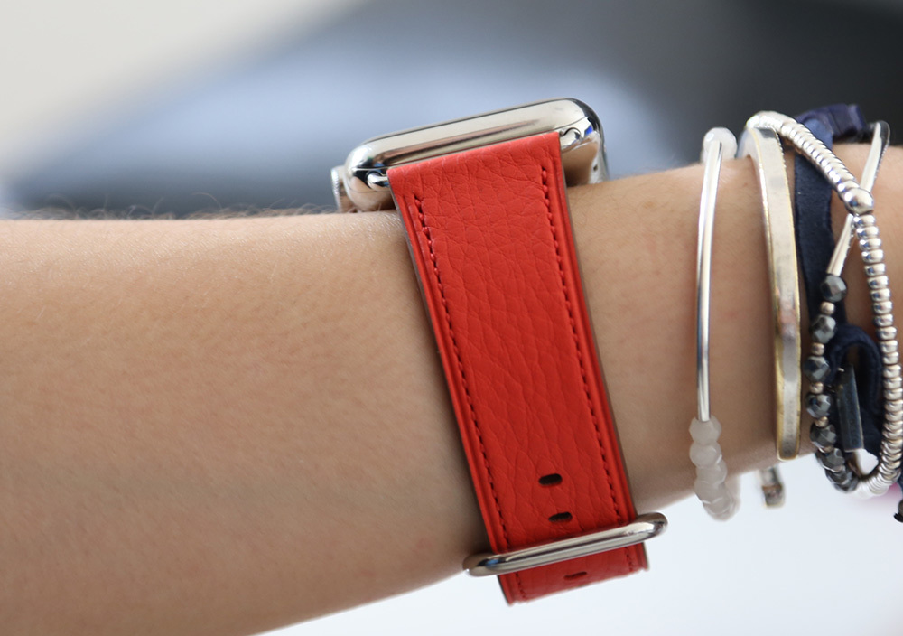 Apple Watch : des photos des bracelets boucle classique rouge et Nylon tissé Or/Rouge