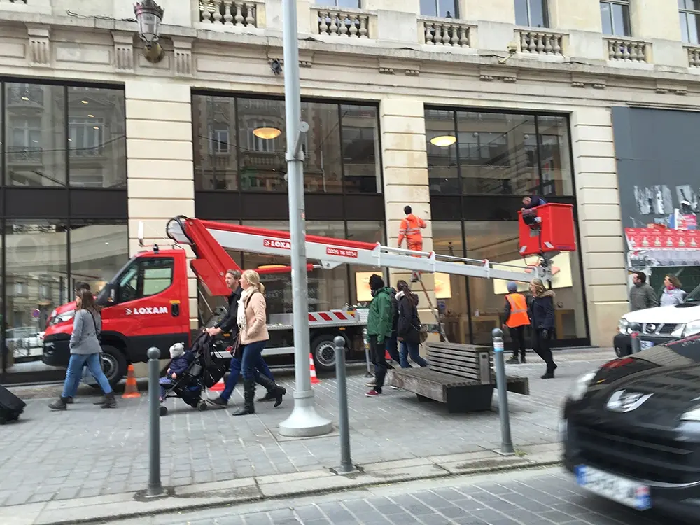 Apple Store de Lille : après les manifs, l'heure est au nettoyage