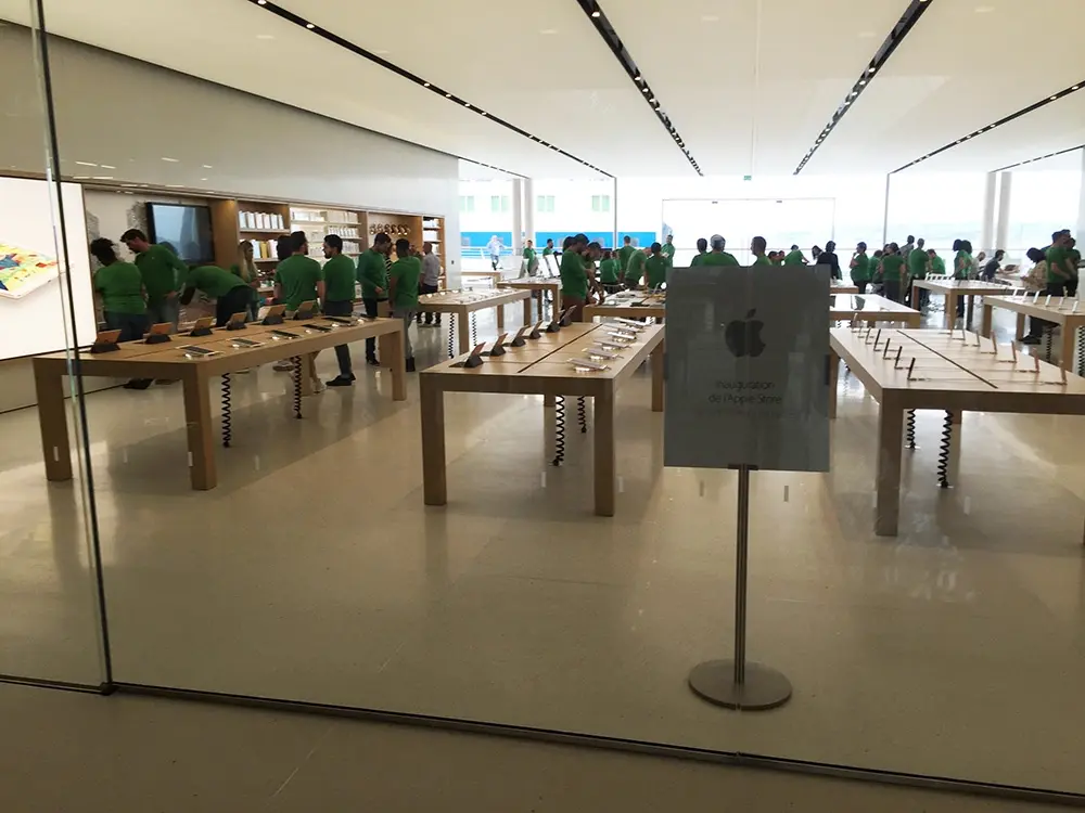 Premières photos de l'Apple Store de Marseille