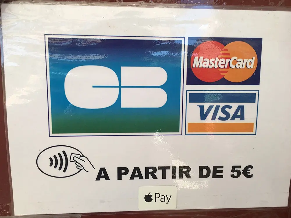 Les commerçants peuvent commander les étiquettes "Apple Pay" pour leurs boutiques