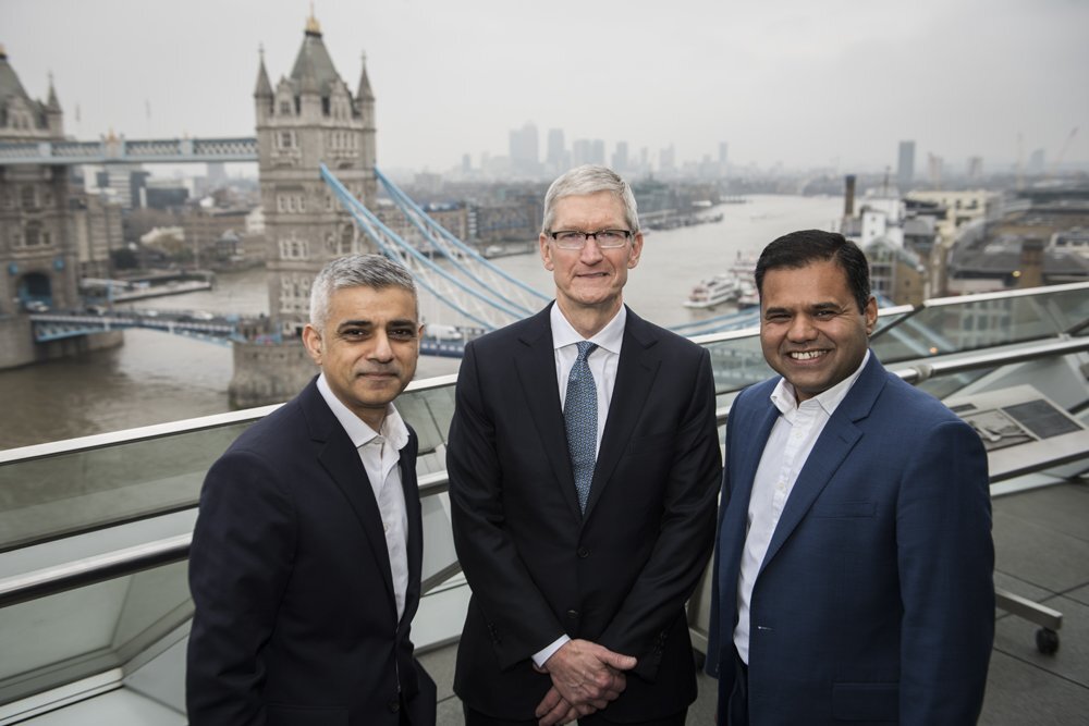 L'image de l'après midi : Tim Cook et le Maire de Londres sur la Tamise