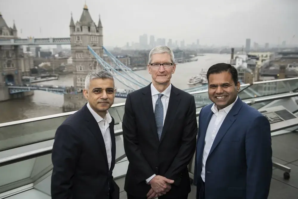 L'image de l'après midi : Tim Cook et le Maire de Londres sur la Tamise