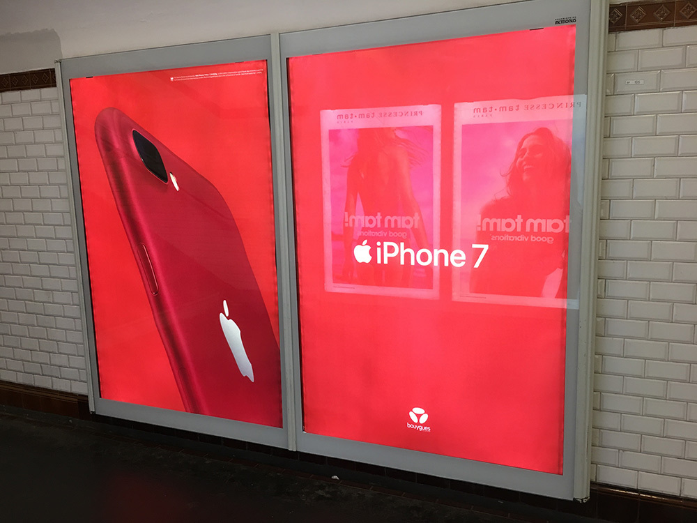 L'image du soir : l'iPhone (Red) fait sa pub à Paris