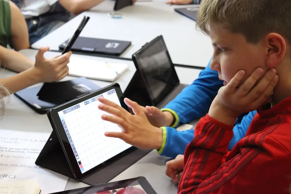 Reportage : l'iPad, nouvel outil multifonction des écoliers à Sanary-sur-Mer