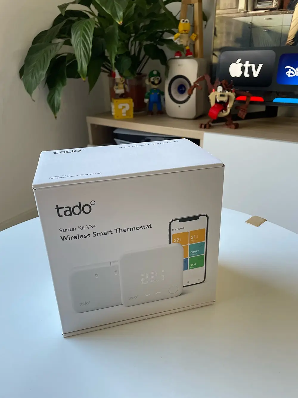 Le Thermostat Connecté et Intelligent tado d'Antoine, tout juste sorti de son carton de livraison.