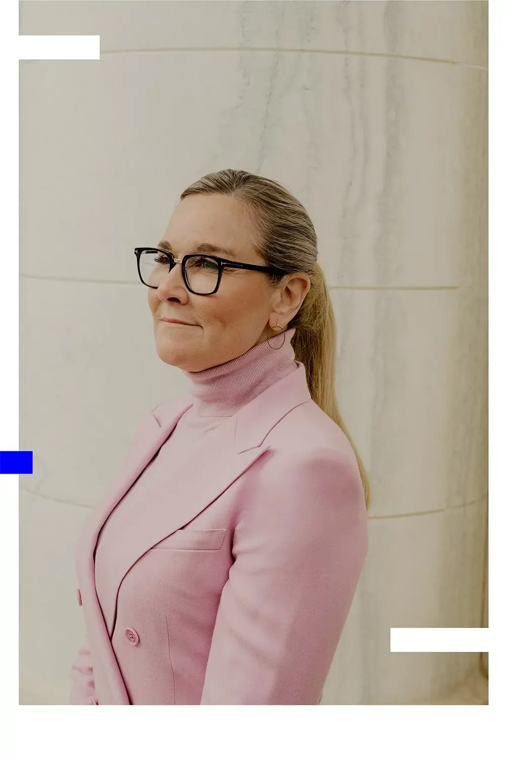 Angela Ahrendts pose pour Vogue Business et elle a un plan (pour Apple Retail)