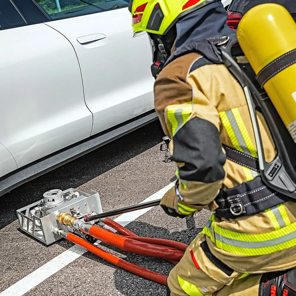 pompier v&eacute;hicule &eacute;lectrique incendie