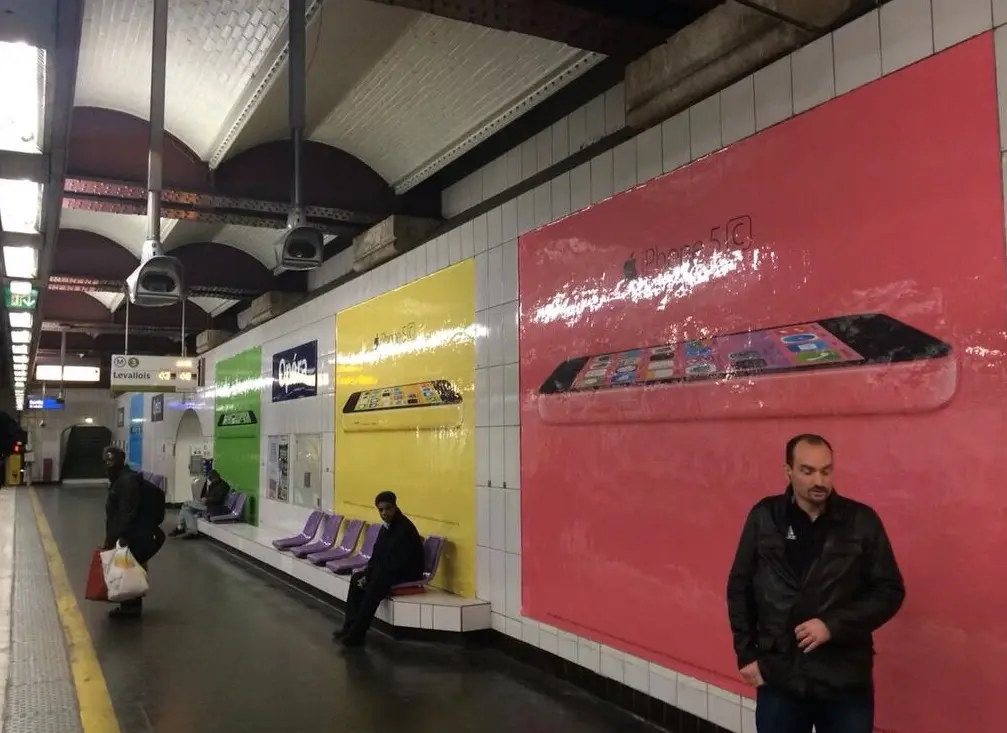 L'iPhone 5c brille dans le métro parisien