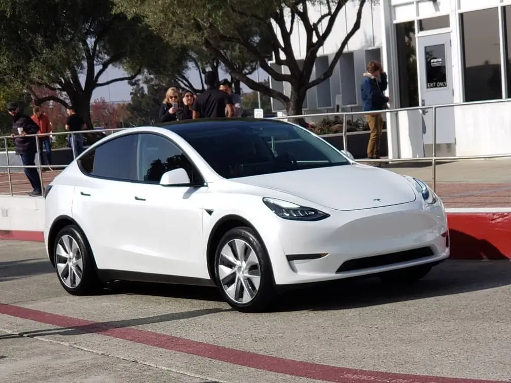 Encore des profits chez Tesla, qui lance la production (très en avance) de son Model Y