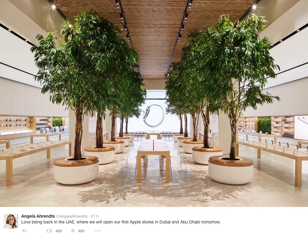 L'image du jour : Angela Ahrendts inaugure l'Apple Store de Dubai