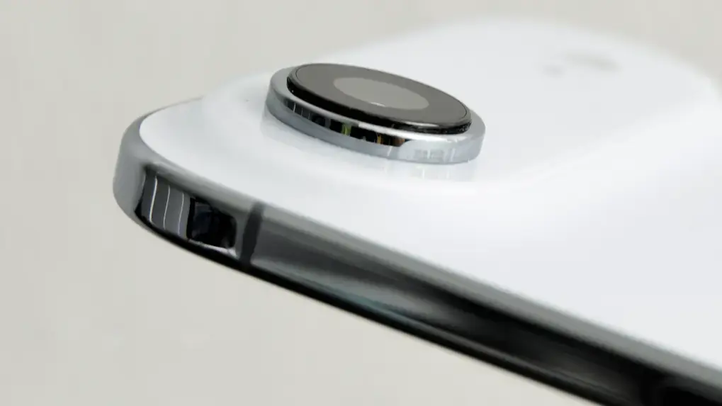 Voici un exemple de l'int&eacute;r&ecirc;t (ou pas) de l'ouverture variable de l'iPhone 18 Pro