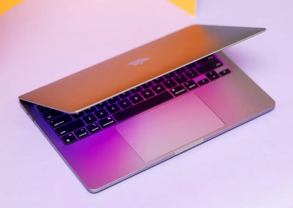 Revue de presse MacBook Pro 13" M2 : une machine dans l'ombre du MacBook Air