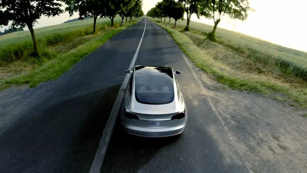 Tesla Model 3 : 350km d'autonomie, 35 000$ et 5 vraies places adultes