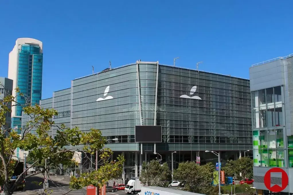 WWDC : la Pomme prend ses quartiers sur la façade du Moscone Center