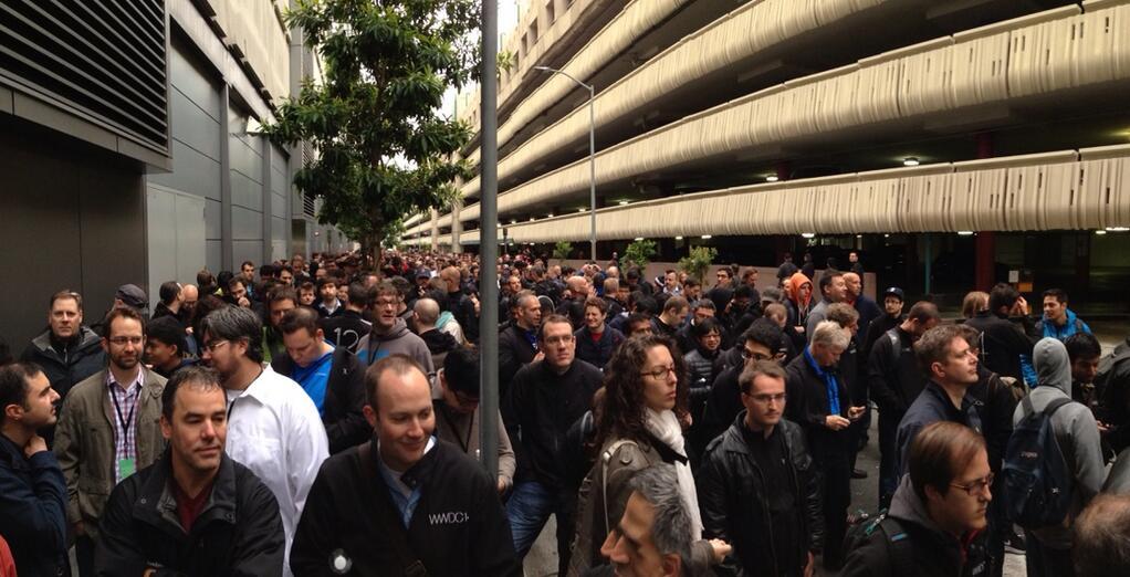 WWDC : Apple ouvre les portes, la file d'attente grossit : H-2:30 !