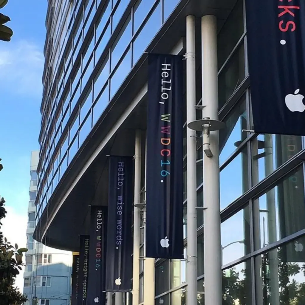 #WWDC16 : toutes les photos en direct de San Francisco (et une Tesla chez Steve Jobs)