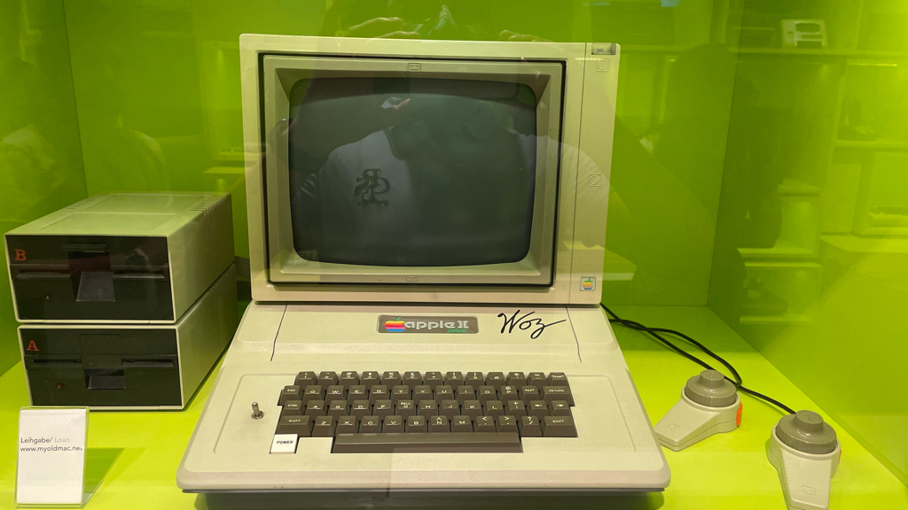 L'image du jour : un Apple II signé Woz au Musée le musée des Jeux vidéos de Berlin !