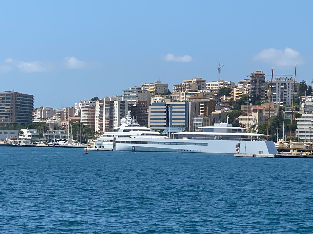 Le yacht de Steve Jobs visible au port de Palma (photos)