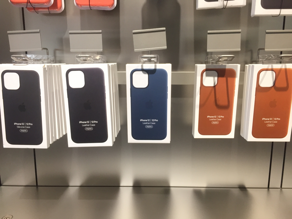 L'image du jour : les coques en cuir Magsafe pour iPhone 12/Pro sont déjà dispo à la Fnac