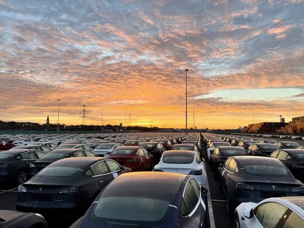 Carton plein pour la Tesla Model 3 en France ! (Devant la Renault Zoé)