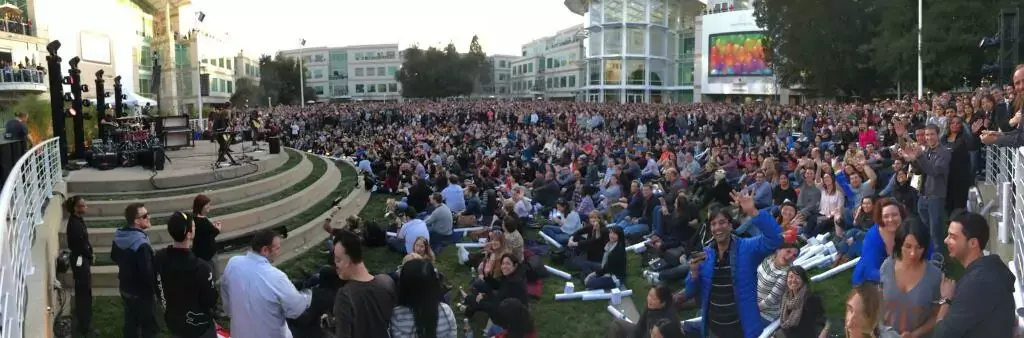 #mac30 : une petite fête sur le campus d'Apple, une police et un fond d'écran