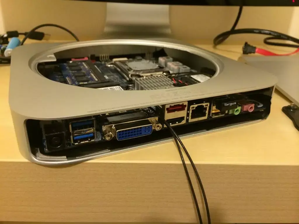 Il monte un hackintosh dans un boitier de Mac Mini