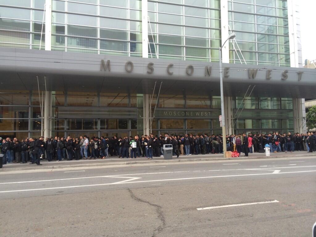 WWDC : Apple ouvre les portes, la file d'attente grossit : H-2:30 !