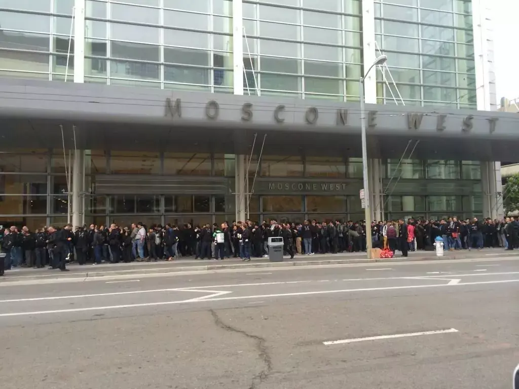 WWDC : Apple ouvre les portes, la file d'attente grossit : H-2:30 !