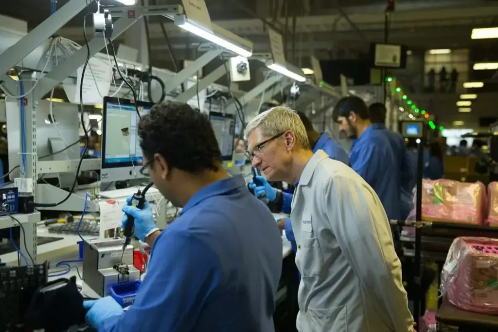 Tim Cook en visite dans l'usine qui produit les Mac Pro (photo)