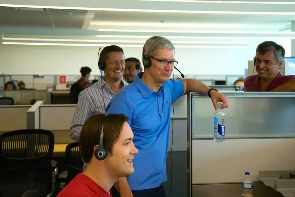 L'image du soir : quand Tim Cook répond à des appels Apple Care