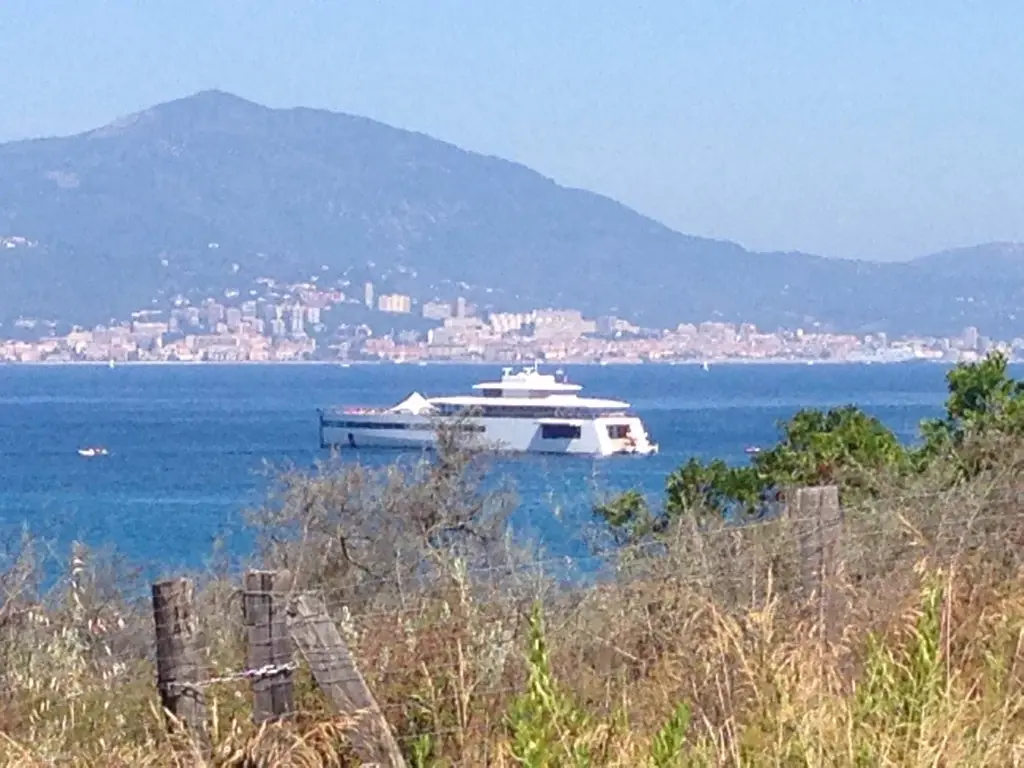 L'image du jour : la yacht de Steve Jobs se balade en Corse  (MAJ x3)