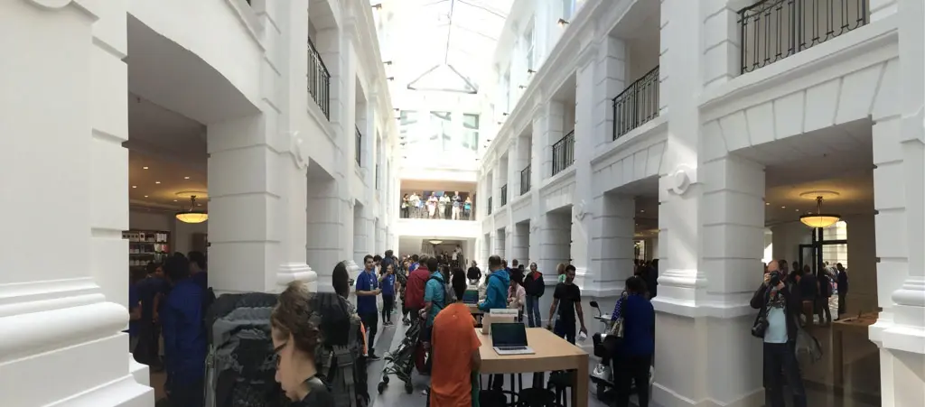 Quelques photos de l'ouverture de l'Apple Store de La Haye